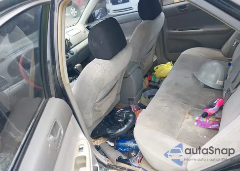 2004 Toyota Camry Std z USA, uszkodzony, nr VIN 4T1BE32K94U368150